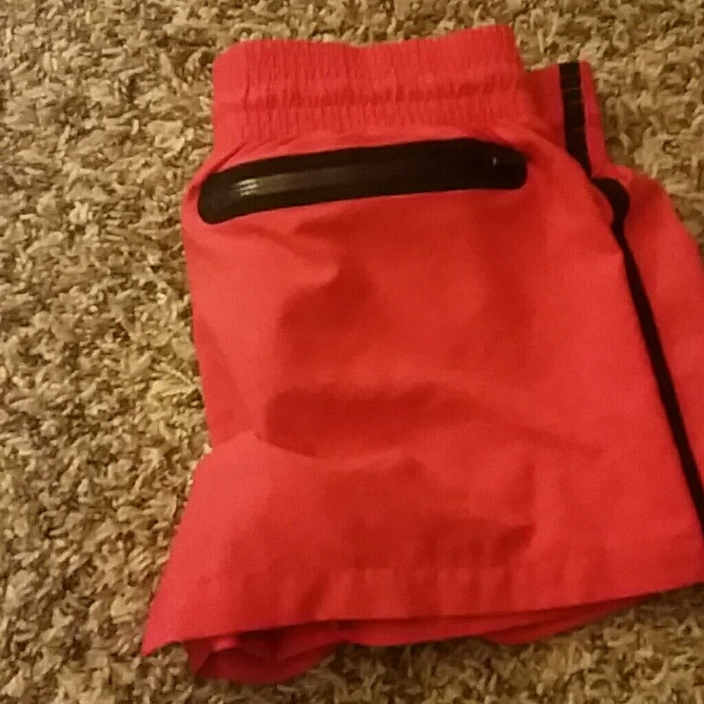Red shorts - Picture 2 of 3